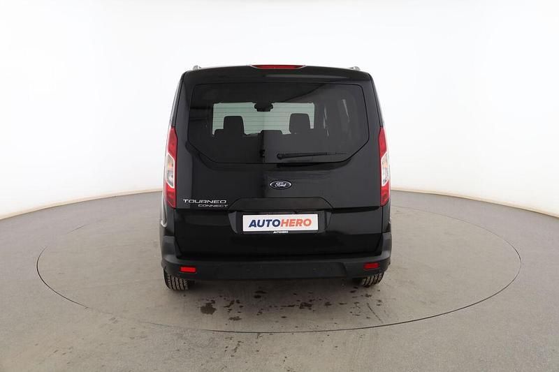 Usado Ford Tourneo Trend 120 CV (88 kW) 2021 Negro Monovolumen