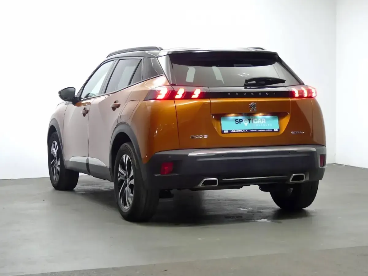 Usado Peugeot 2008 GT-line 130 CV (95 kW) 2020 Naranja SUV