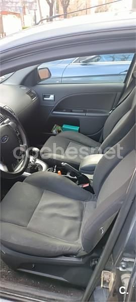 Usado Ford Mondeo Trend 125 CV (91 kW) 2002 Gris / plata Familiar