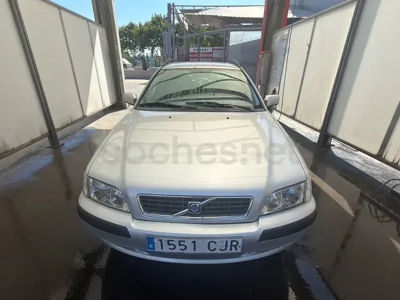 Usado Volvo V40 122 CV (89 kW) 2003 Gris / plata Familiar