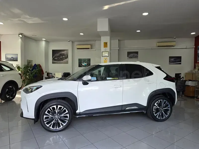 Usado Toyota Yaris Cross Style 116 CV (85 kW) 2022 Blanco SUV