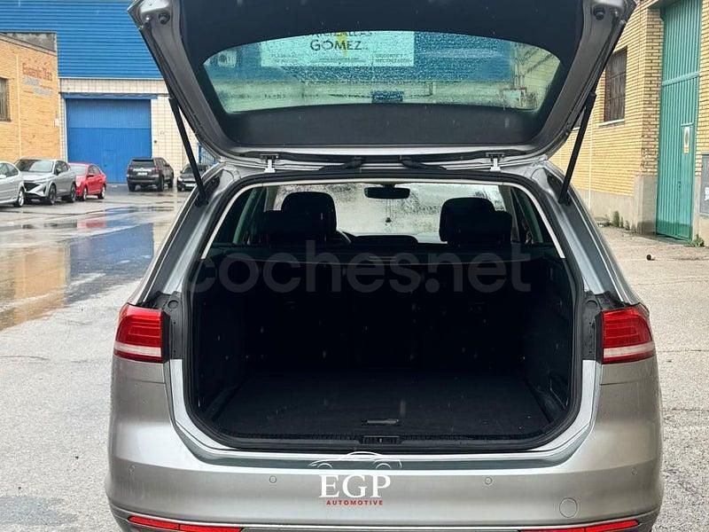 Usado VW Passat Advance 150 CV (110 kW) 2019 Gris / plata Familiar