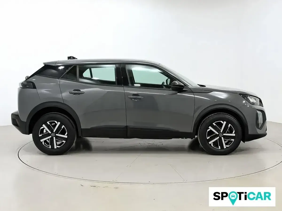 Usado Peugeot 2008 Active 100 CV (73 kW) 2024 Gris SUV