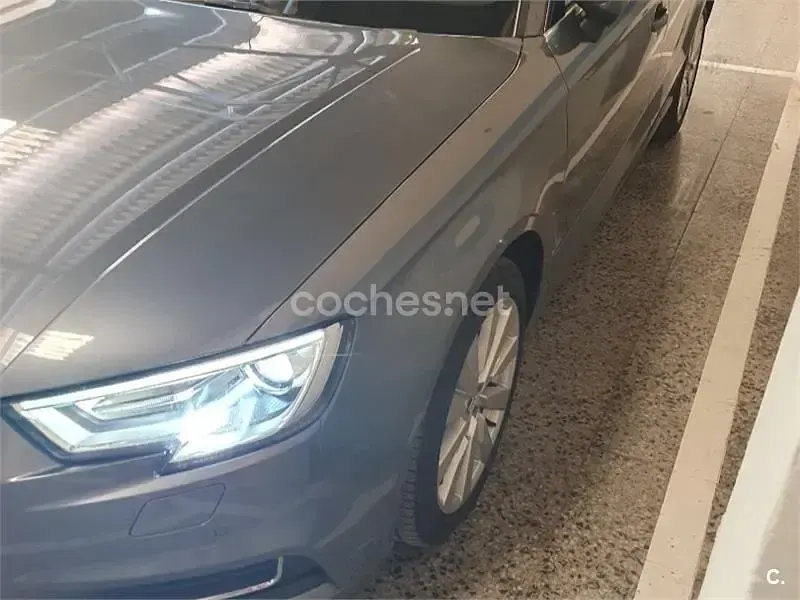 Usado Audi A3 Design 110 CV (80 kW) 2017 Gris / plata Berlina