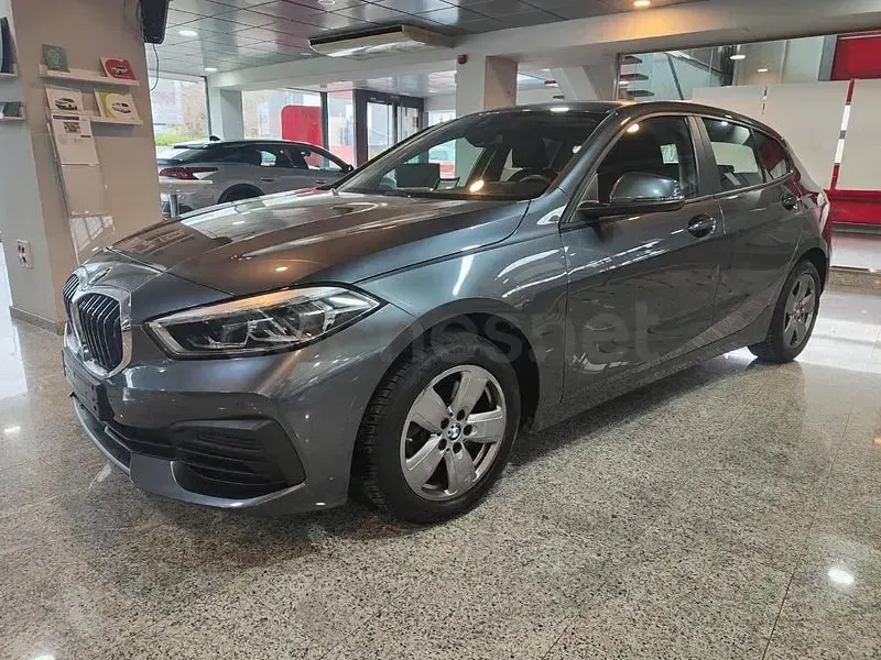 Usado BMW 116 Comfort Edition 116 CV (85 kW) 2020 Gris / plata Utilitario
