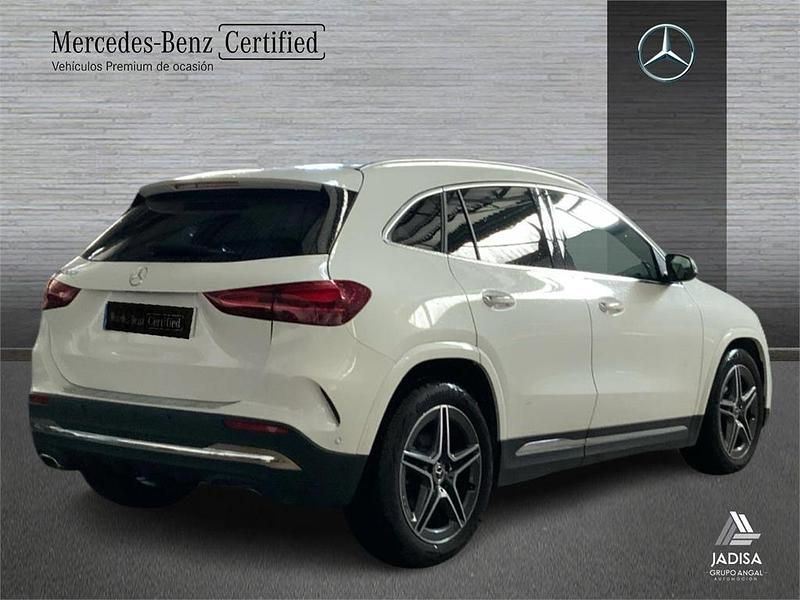 Usado Mercedes GLA200 AMG line 163 CV (119 kW) 2025 Blanco polar SUV