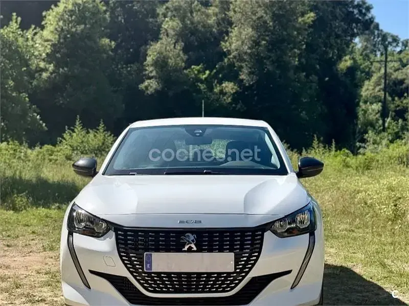 Usado Peugeot 208 Active 100 CV (73 kW) 2023 Blanco Utilitario
