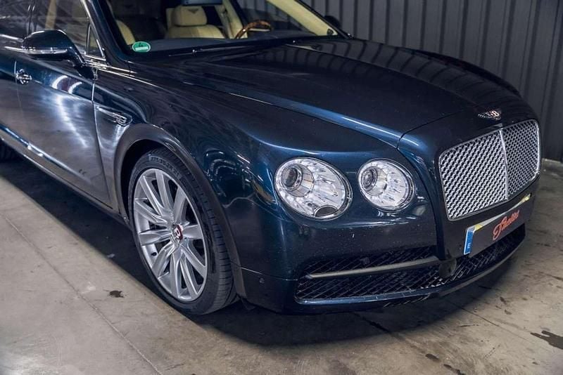 Usado Bentley Flying Spur Mulliner 635 CV (467 kW) 2014 Azul Berlina