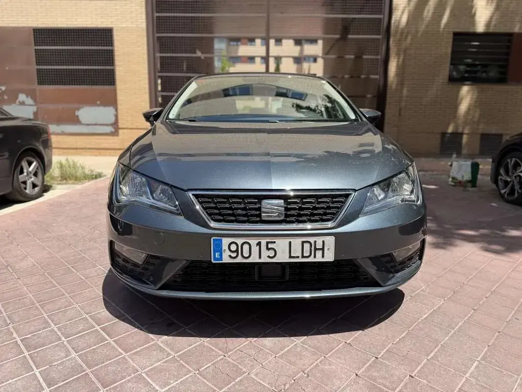 Usado Seat Leon Style 116 CV (85 kW) 2019 Gris Utilitario