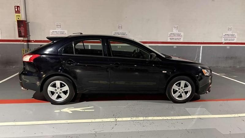 Usado Mitsubishi Lancer Sportback Invite 140 CV (102 kW) 2011 Negro Berlina