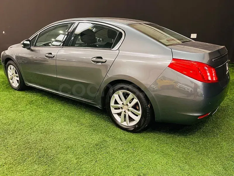 Usado Peugeot 508 Business-Line 115 CV (84 kW) 2013 Gris / plata Berlina