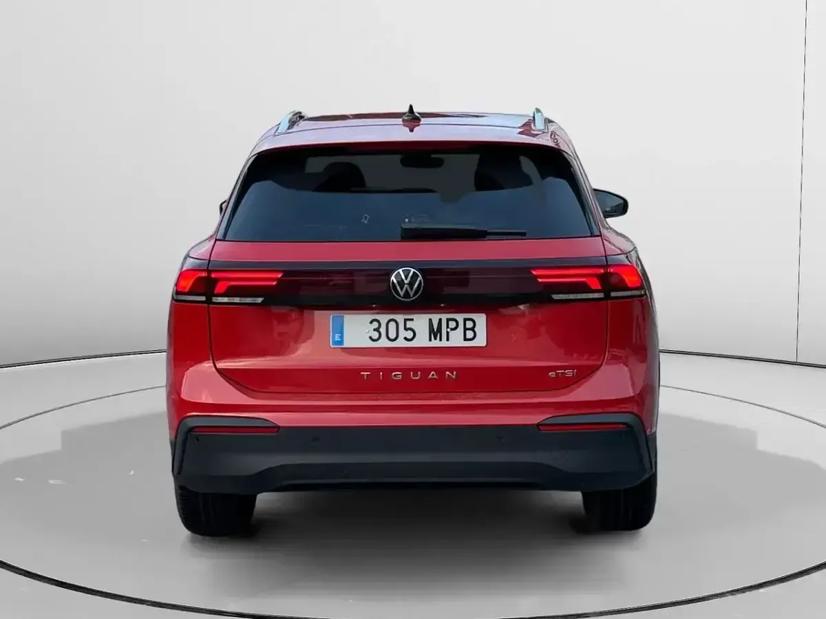Usado VW Tiguan Life 150 CV (110 kW) 2024 Rojo SUV