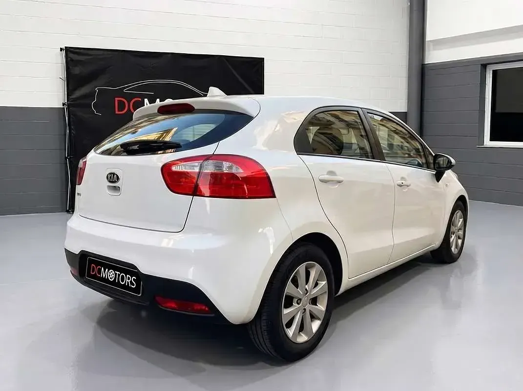 Usado Kia Rio 86 CV (63 kW) 2014 Blanco Utilitario
