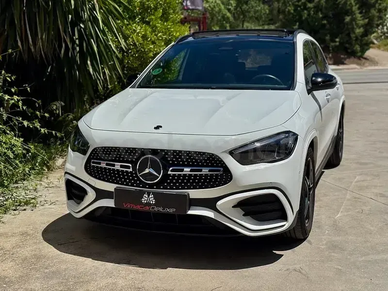 Usado Mercedes GLA200 150 CV (110 kW) 2025 Blanco SUV