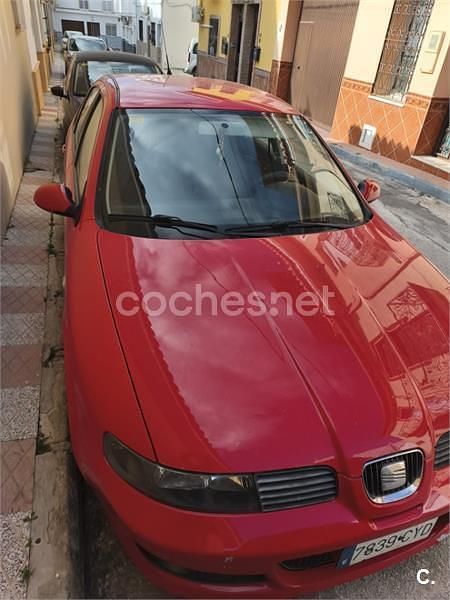 Usado Seat Leon Sport 150 CV (110 kW) 2004 Rojo Utilitario