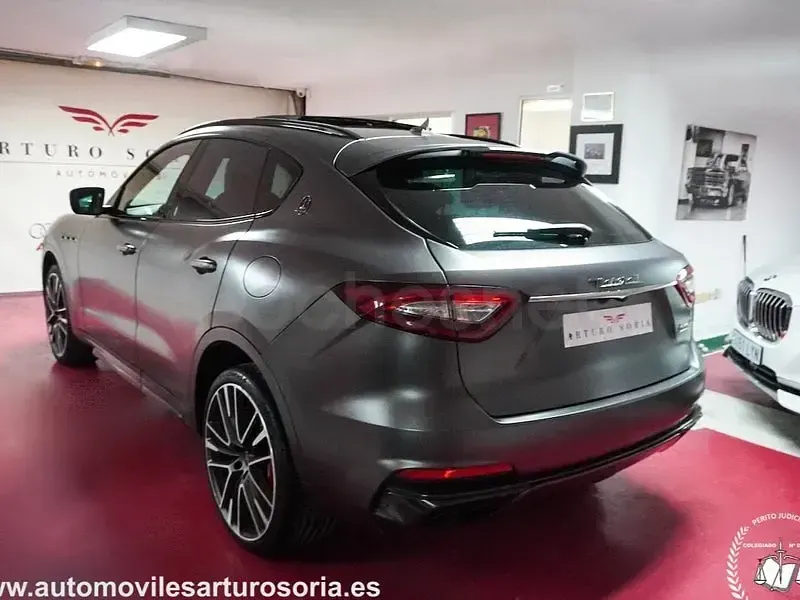 Usado Maserati Levante 580 CV (426 kW) 2020 Gris / plata SUV