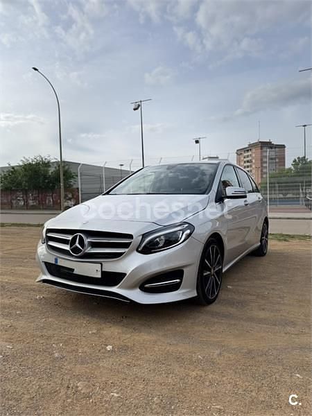 Usado Mercedes B180 109 CV (80 kW) 2017 Gris / plata Monovolumen