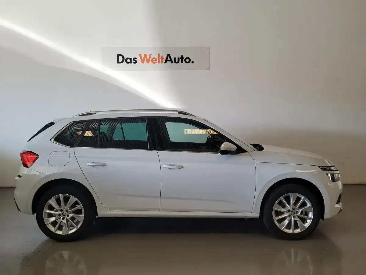 Usado Skoda Kamiq Ambition 110 CV (80 kW) 2023 Blanco SUV