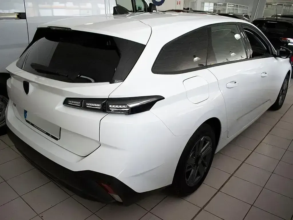 Usado Peugeot 308 Active 130 CV (95 kW) 2023 Blanco Familiar