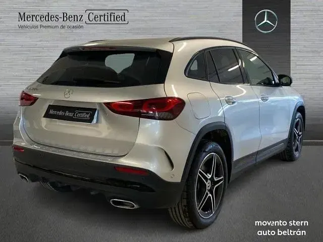 Usado Mercedes GLA250 218 CV (160 kW) 2023 Plata iridio SUV