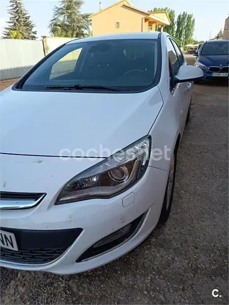 Usado Opel Astra Sportive 130 CV (95 kW) 2013 Blanco Berlina