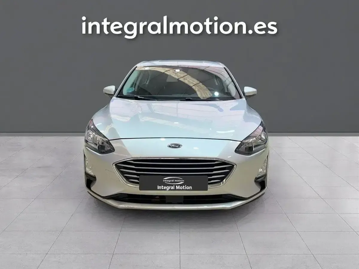 Usado Ford Focus Trend 95 CV (69 kW) 2019 Gris Berlina