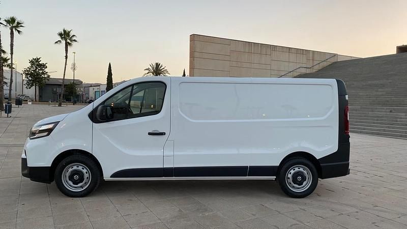 Usado Nissan Primastar 110 CV (80 kW) 2023 Blanco Monovolumen