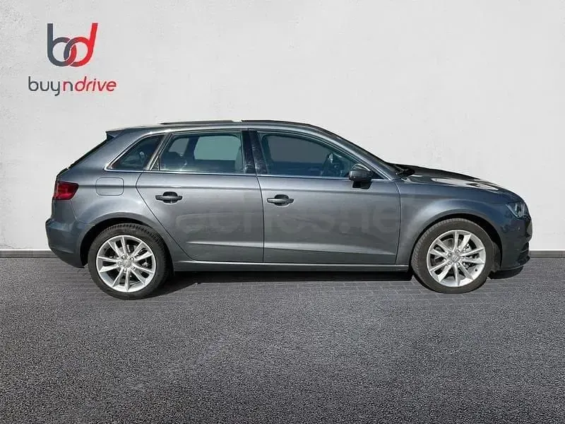 Usado Audi A3 Advanced 125 CV (91 kW) 2015 Gris / plata Berlina