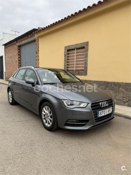 Gris / plata Usado 2013 Audi A3 Sportback Attraction Berlina | 13.490 € (Un poco caro) - Imagen 1/3