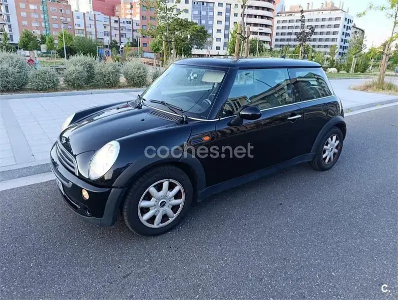 Usado Mini ONE 90 CV (66 kW) 2005 Negro Utilitario