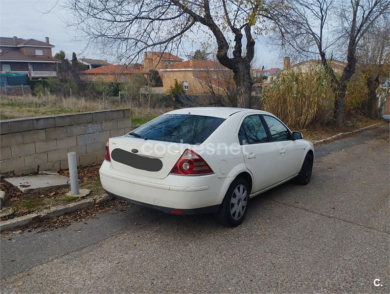 Usado Ford Mondeo Trend 115 CV (84 kW) 2005 Blanco Berlina