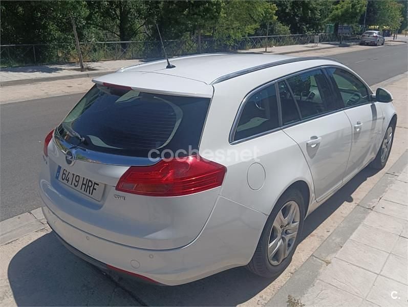 Usado Opel Insignia Selective 130 CV (95 kW) 2013 Blanco Familiar