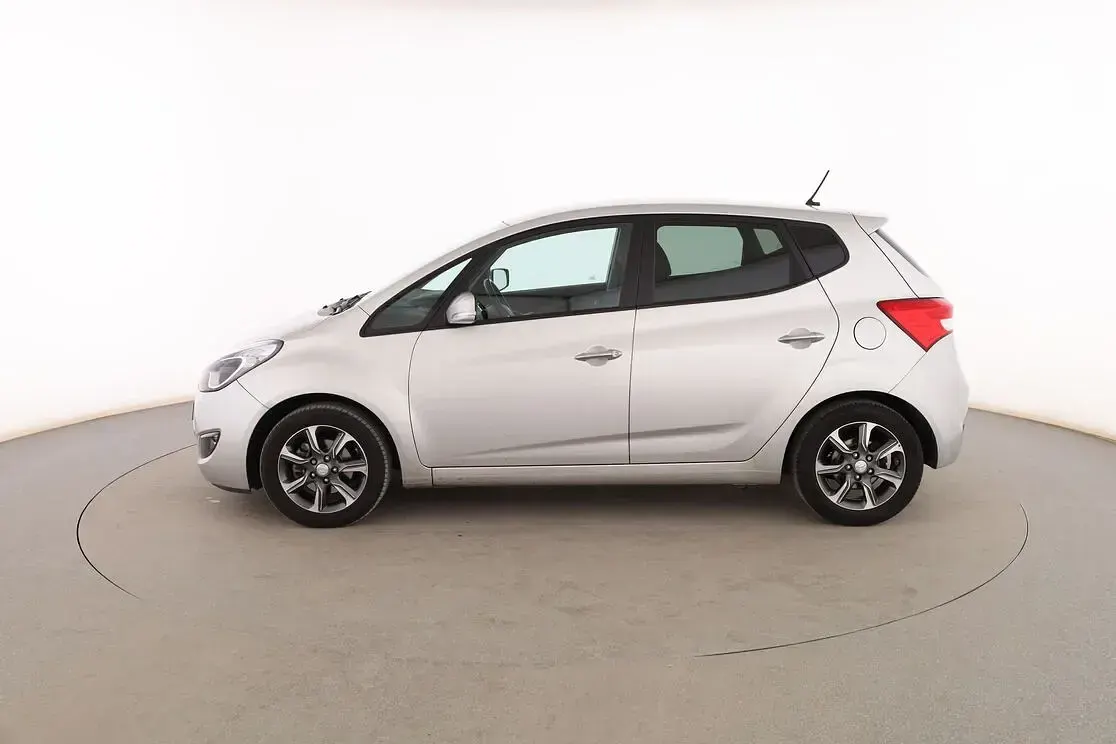 Usado Hyundai ix20 Comfort 115 CV (84 kW) 2016 Gris Utilitario