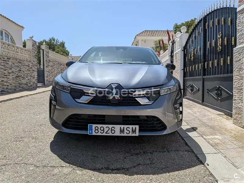 Usado Mitsubishi Colt 90 CV (66 kW) 2024 Gris / plata Utilitario