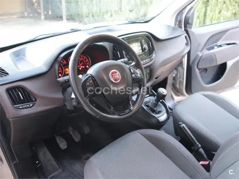 Używany Fiat Doblò Trekking 120 KM (88 kW) 2016 Brązowy Minivan