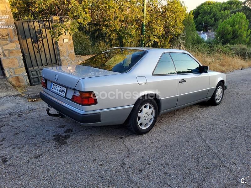 Usado Mercedes E300 231 CV (169 kW) 1992 Gris / plata Berlina
