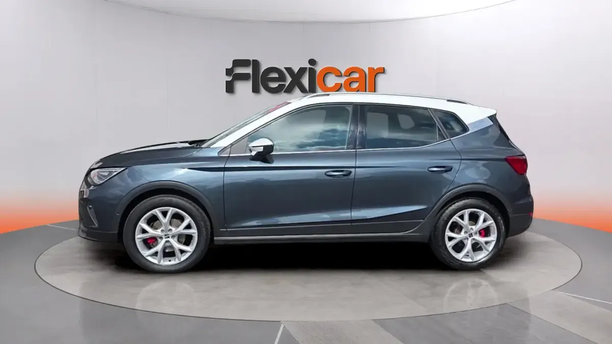 Usado Seat Arona FR 150 CV (110 kW) 2023 Gris SUV
