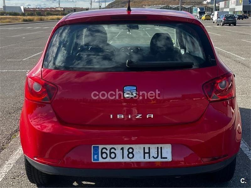 Usado Seat Ibiza Style 105 CV (77 kW) 2012 Rojo Berlina