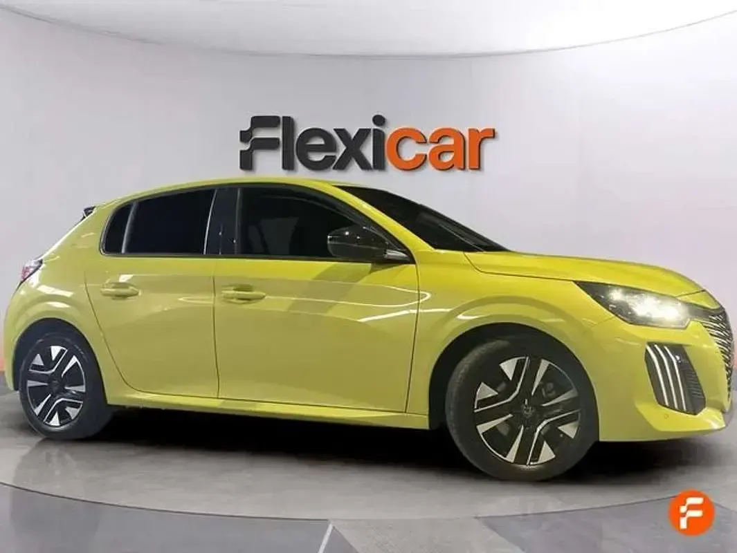 Usado Peugeot 208 Allure 101 CV (74 kW) 2025 Amarillo Utilitario