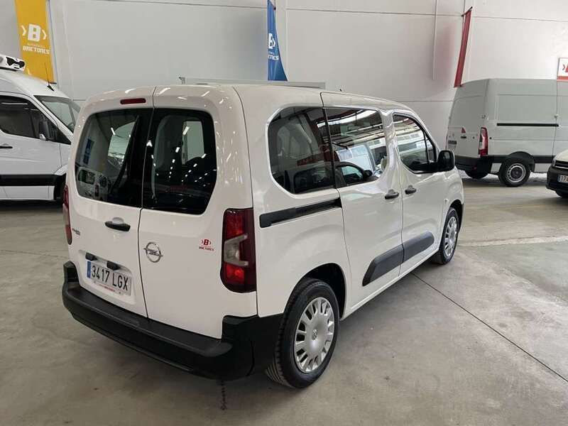 Usado Opel Combo Life Expression 102 CV (75 kW) 2020 Blanco Monovolumen