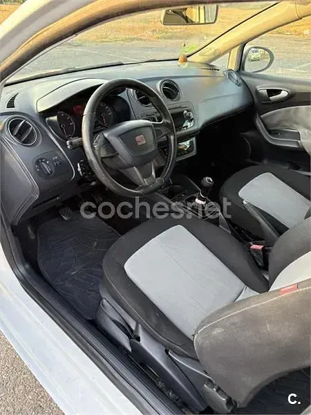 Usado Seat Ibiza Style 85 CV (62 kW) 2013 Blanco Berlina