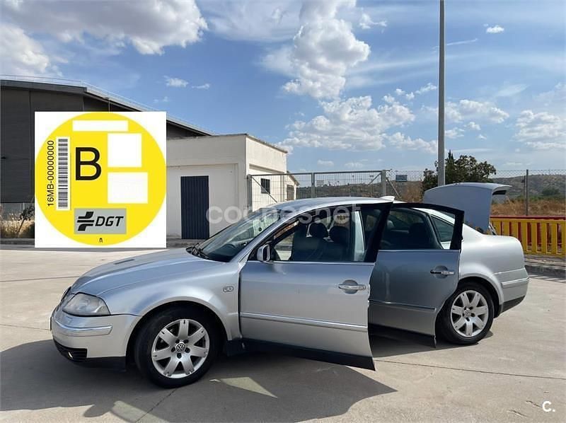 Gris / plata Usado 2002 VW Passat Highline Berlina | 2600 € (Precio justo) - Imagen 1/2