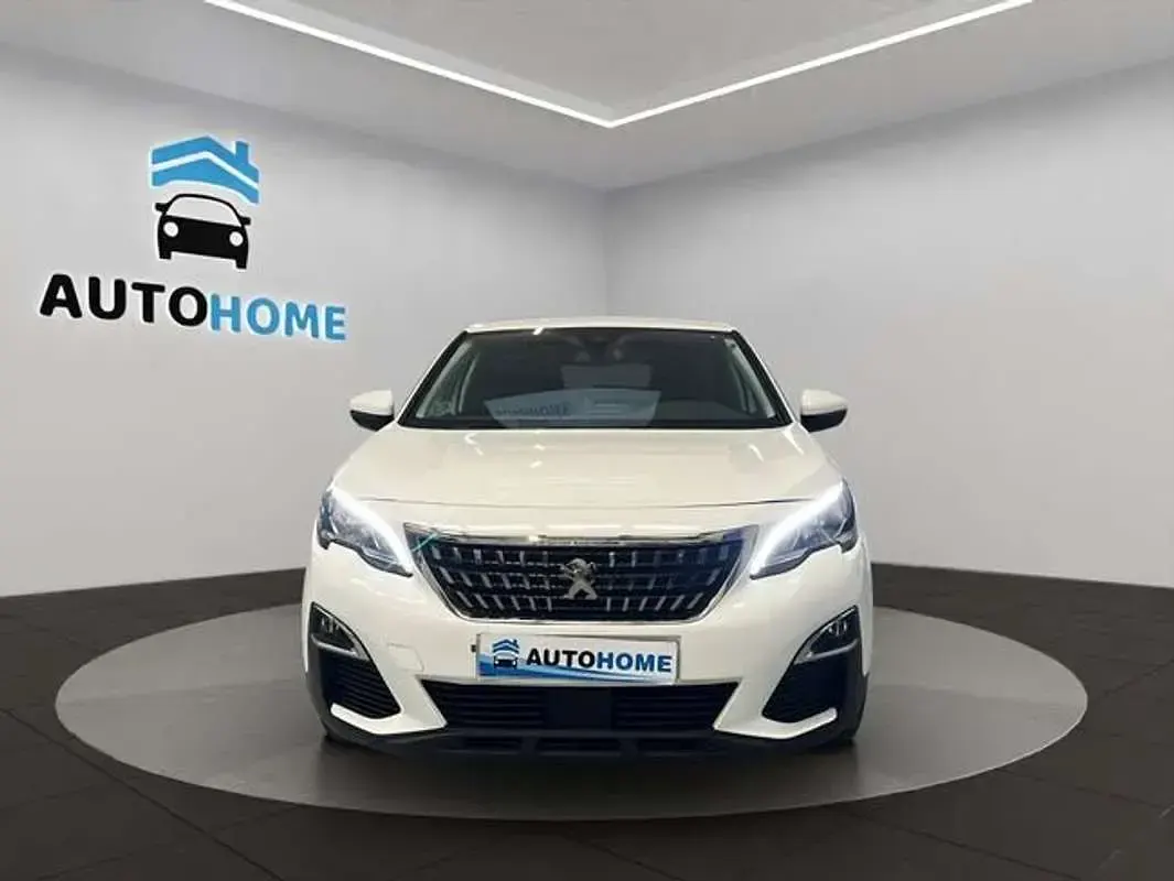 Usado Peugeot 3008 Active 131 CV (96 kW) 2019 Blanco SUV