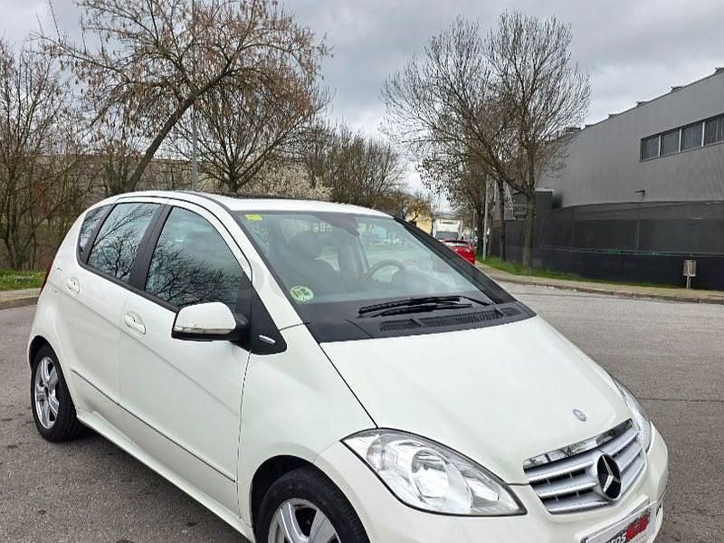 Usado Mercedes A180 Avantgarde 109 CV (80 kW) 2012 Blanco Monovolumen