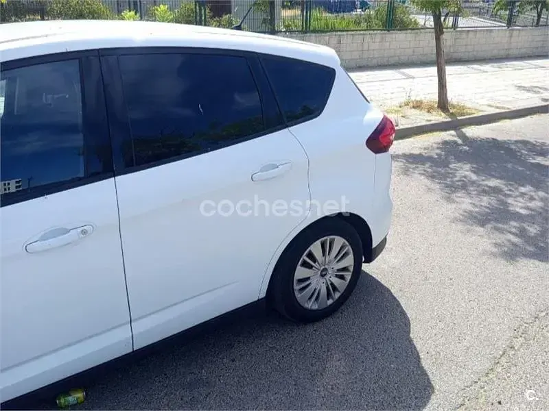 Usado Ford C-MAX Trend 120 CV (88 kW) 2016 Blanco Monovolumen