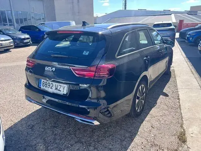 Usado Kia Ceed 141 CV (103 kW) 2025 Negro Utilitario