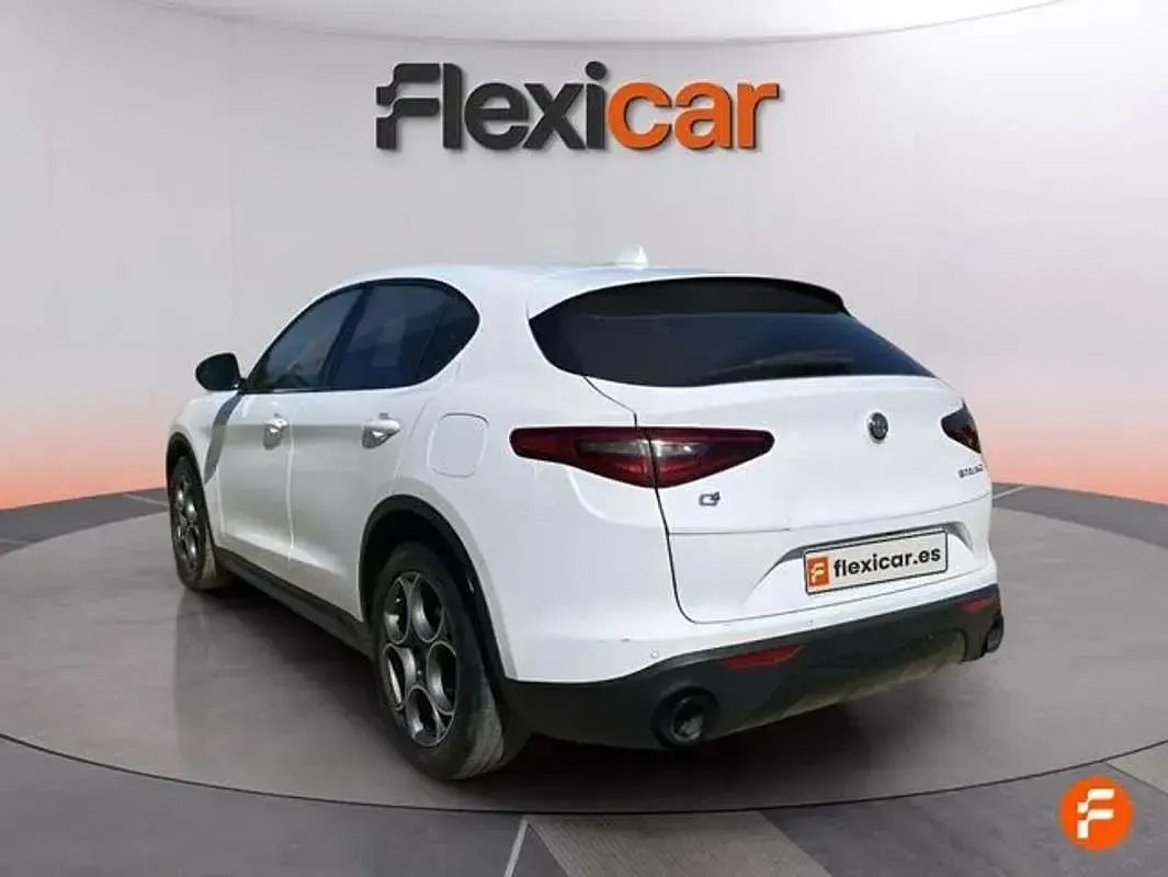 Usado Alfa Romeo Stelvio Sprint 200 CV (147 kW) 2022 Blanco SUV