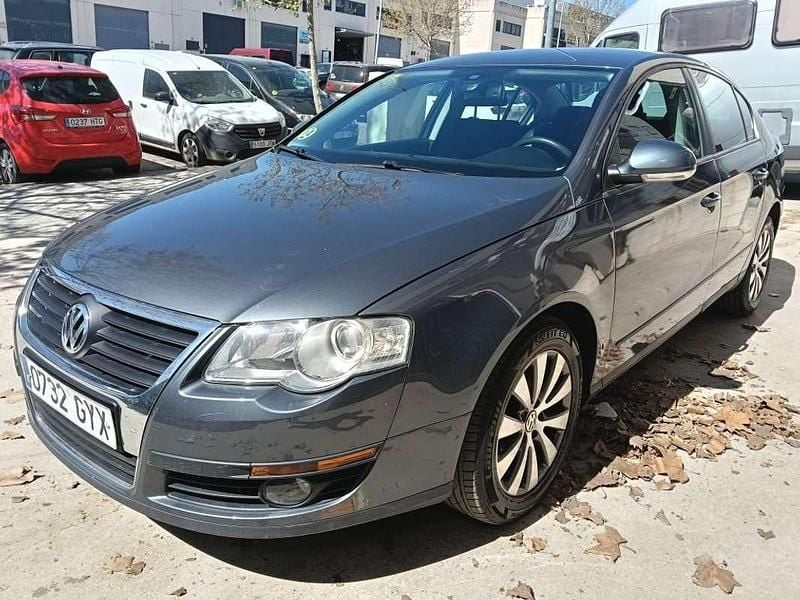 Usado VW Passat Advance 140 CV (102 kW) 2010 Gris Berlina