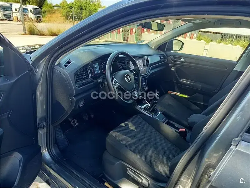 Usado VW T-Roc Advance 115 CV (84 kW) 2021 Gris / plata SUV
