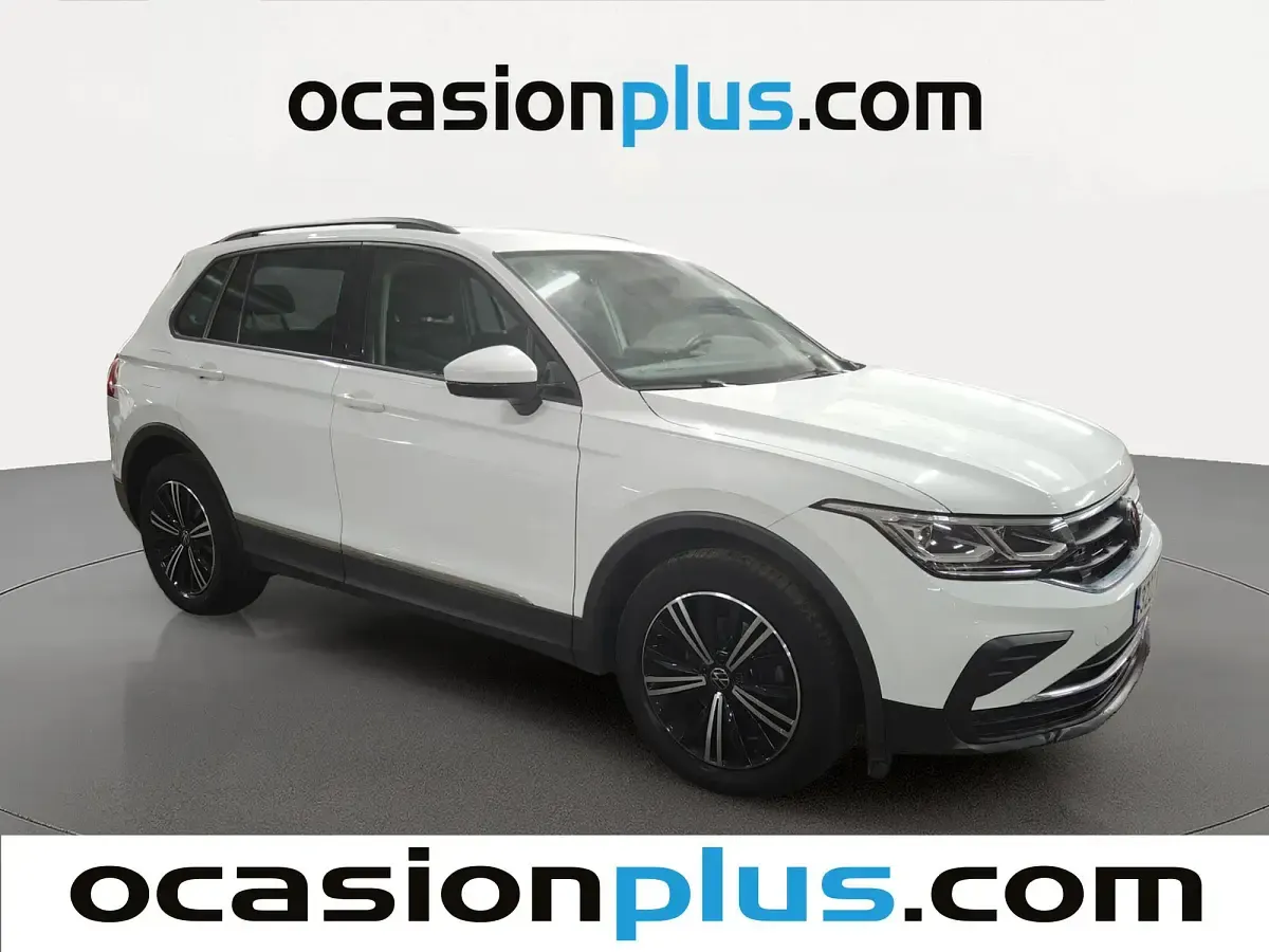 Käytetty VW Tiguan Life 150 HP (110 kW) 2023 Valkoinen Katumaasturi